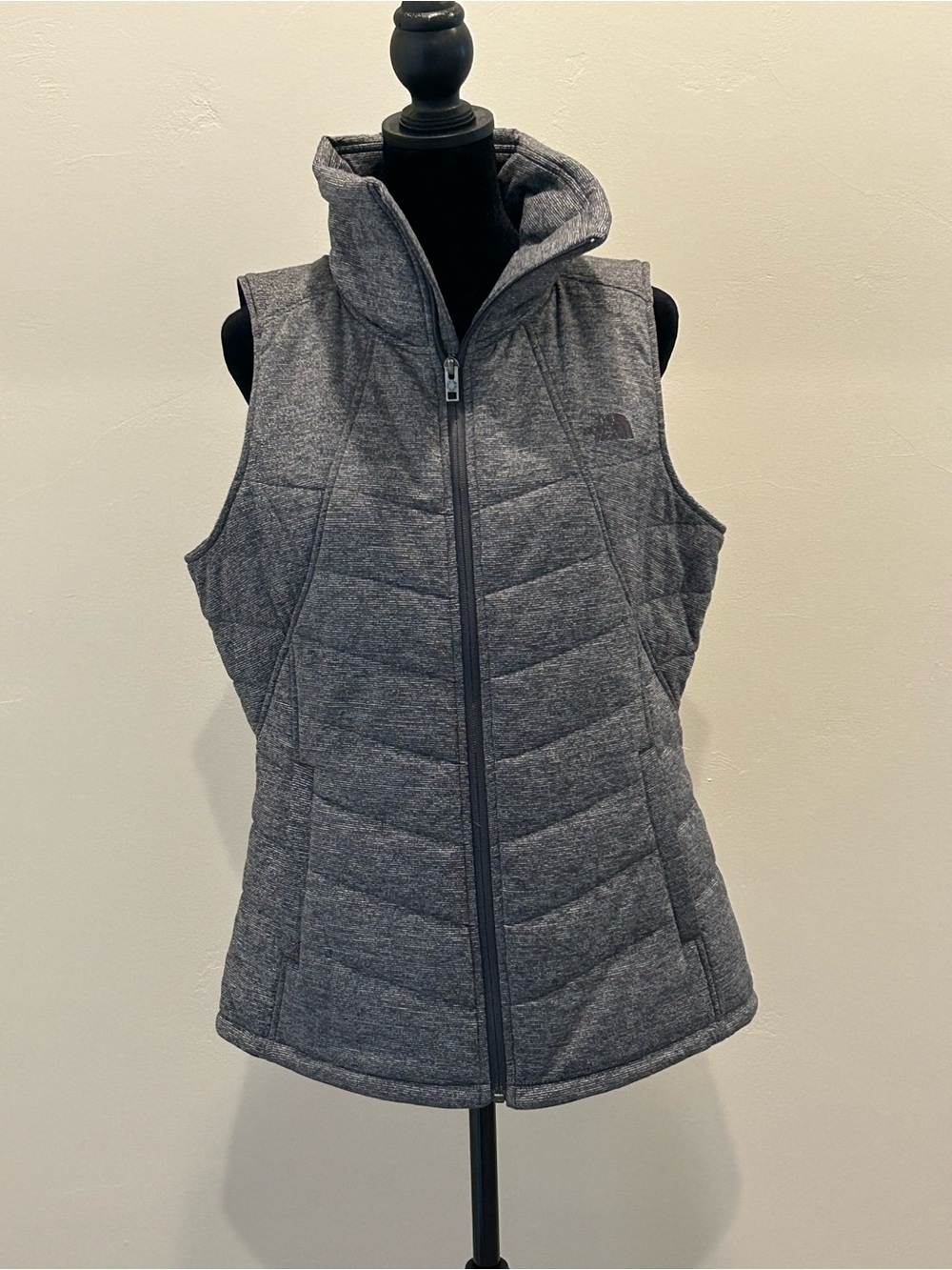 The North Face Women's Dark Heather Gray Quilted Vest NWOT, Size L